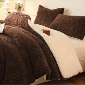 Plush Brown Sherpa Reversible Comforter Set With 2 Pillowcases For King Size Bed